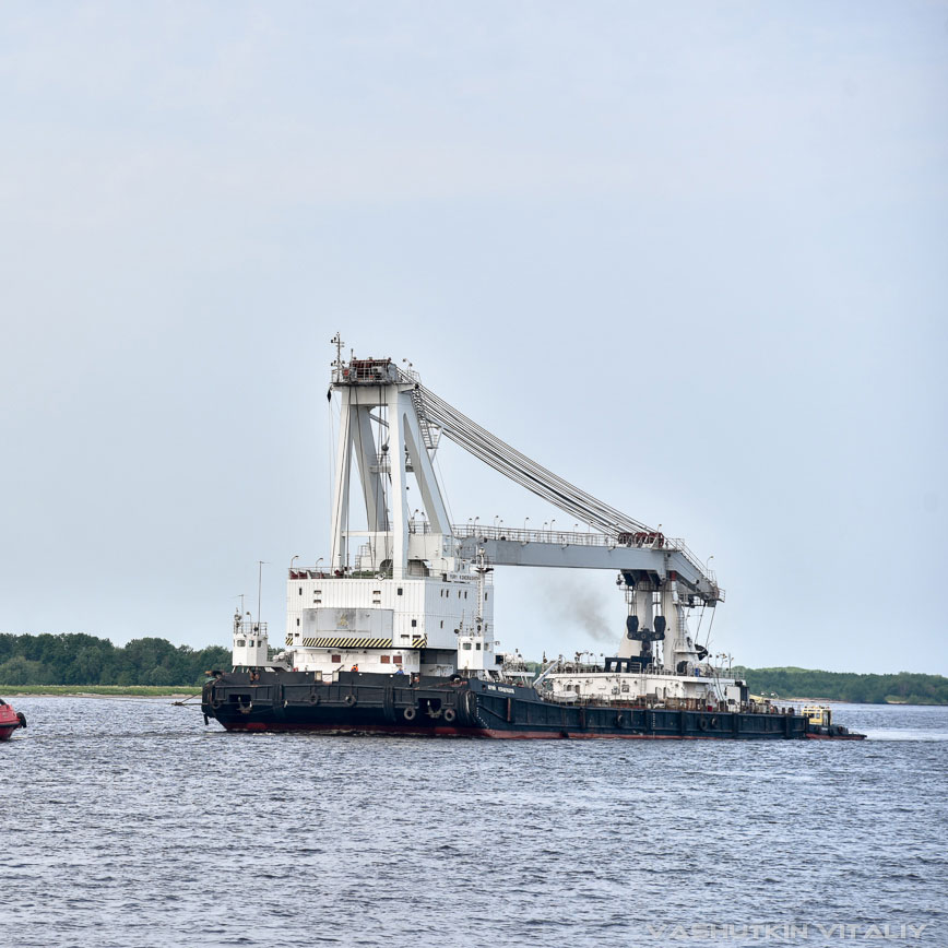 Морской самоходный плавучий кран «Юрий Кондрашов» грузоподъемностью 400 тонн